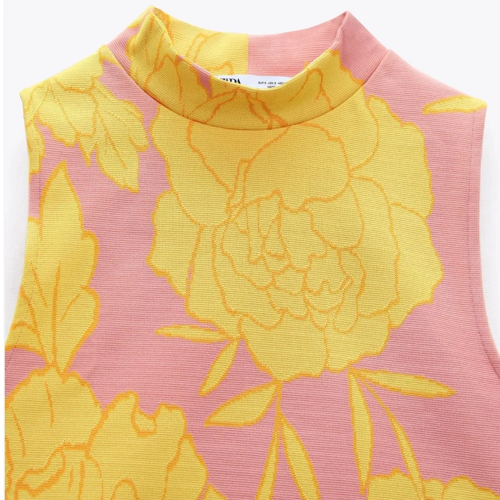 Zara NWT Floral Jacquard Mock Neck Crop Top in Peach Pink/Yellow Size Small - Picture 6 of 13